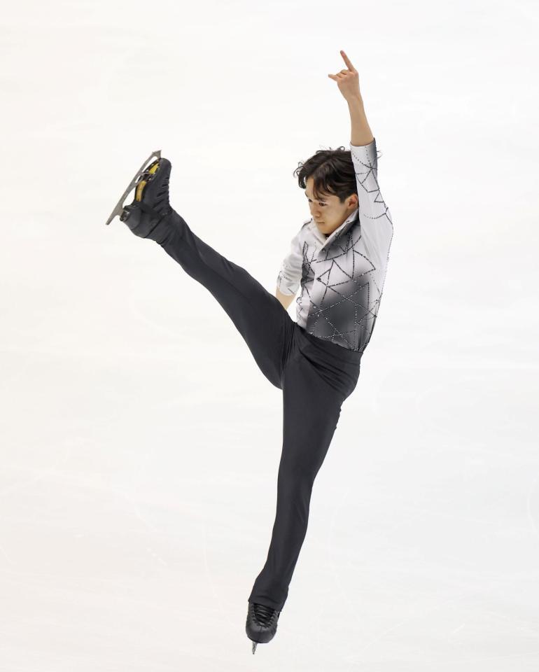 　ＳＰで演技を披露する鍵山優真（撮影・中田匡峻）