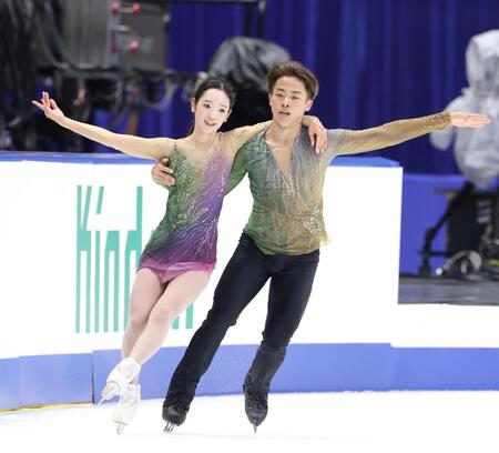 　調整する長岡柚奈（左）と森口澄士（撮影・中田匡峻）