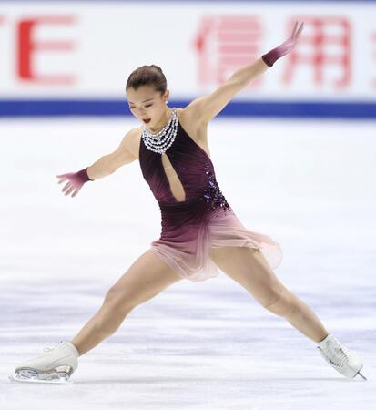 　女子フリーで演技をする坂本花織（撮影・中田匡峻）