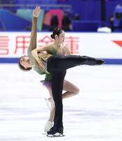 　ペアフリーで演技を披露する森口澄士（左）と長岡柚奈（撮影・中田匡峻）