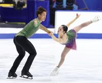 　ペアフリーで演技を披露する森口澄士（左）と長岡柚奈（撮影・中田匡峻）