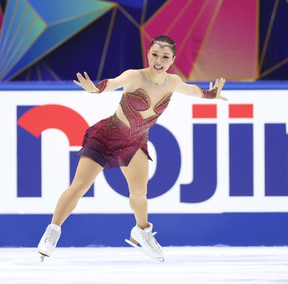 　女子フリーで楽しそうに演技をする樋口新葉（撮影・中田匡峻）