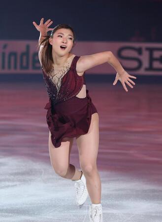 　エキシビションで演技をする坂本花織（撮影・中田匡峻）