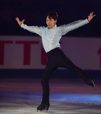 　エキシビションで演技をする鍵山優真（撮影・中田匡峻）