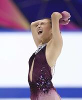 　女子フリーの演技を終え、笑顔を見せる坂本花織（撮影・中田匡峻）