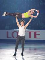 　エキシビションで演技をする森口澄士（下）と長岡柚奈（撮影・中田匡峻）