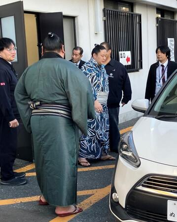 　車に乗り込み、病院に向かった三田
