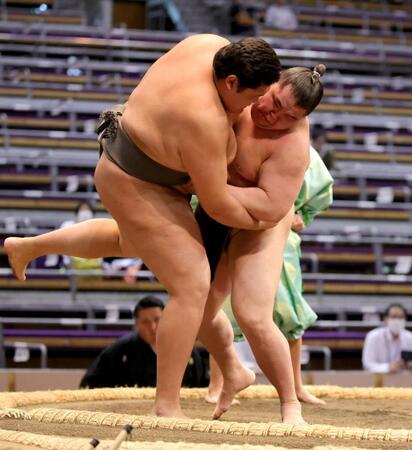 “史上最強の新弟子”旭富士が初土俵で白星、先代旭富士「上を目指せる。部屋で一番強い」
