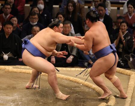 異例の九州場所　３日目で全勝力士がわずか４人　大の里は横綱相撲　安青錦は首投げで辛勝　序盤から大混戦模様に