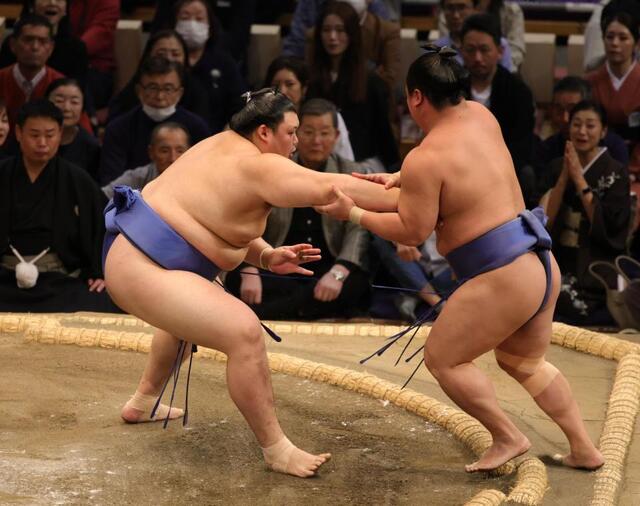 異例の九州場所 3日目で全勝力士がわずか4人 大の里は横綱相撲 安青