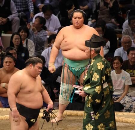　伯桜鵬を上手出し投げで下した琴桜（撮影・坂部計介）