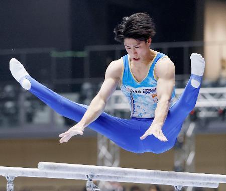 橋本大輝、平行棒で決勝進出　体操全日本種目別が開幕