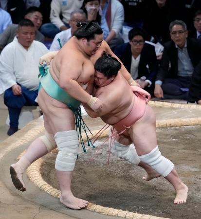 両横綱は白星、大関琴桜は３敗目　安青錦が初黒星で全勝２人に