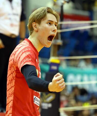 サントリー　高橋藍主将がけん引、日鉄堺にストレート勝利　「完璧に近いバレーが出せた」