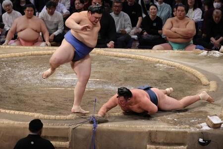 【動画】スゲエェ！左足一本残しながらのはたき込みで勝ち越した大の里