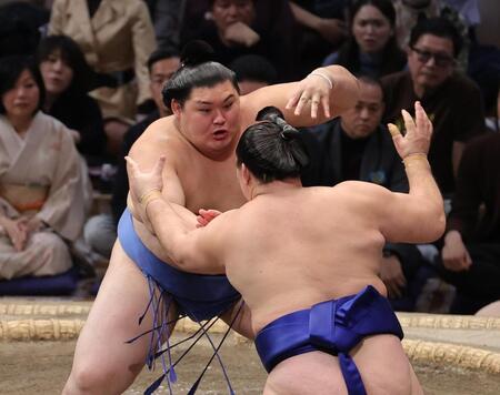大の里が無傷の９連勝　欧勝馬を寄せつけず一気に押し出す　安青錦が１敗追走　２敗に豊昇龍、時疾風