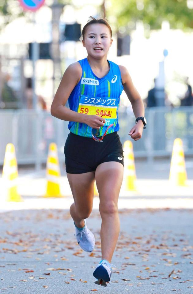 　女子３位でゴールした酒井心希