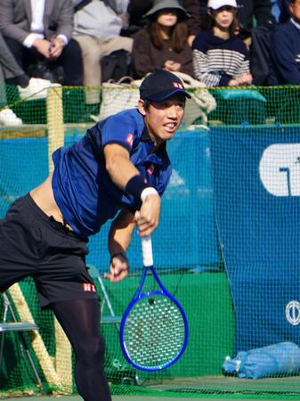 　復帰戦でプレーする錦織圭