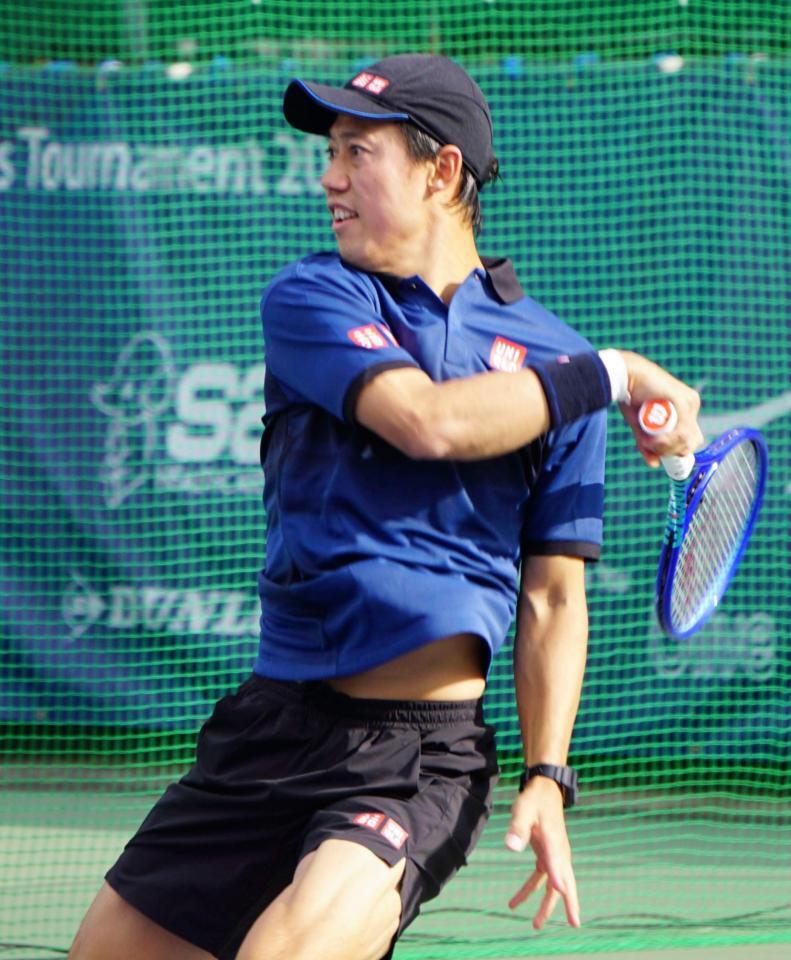 　復帰戦でプレーする錦織圭