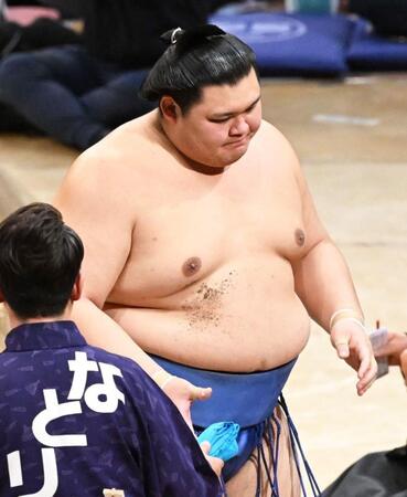 　連敗で２敗となり、厳しい表情の大の里　