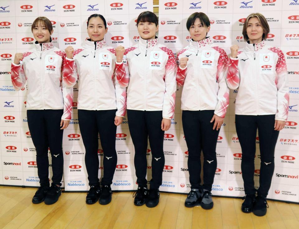 　五輪世界最終予選に向けて意気込みを語った（右から）吉村紗也香、小野寺佳步、小谷優奈、近江谷杏菜、小林未奈