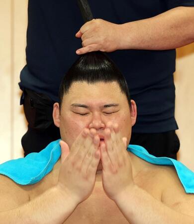 大の里のあごが上がったのが敗因　武蔵川親方「得意じゃないんだ」横綱昇進後初の連敗を分析