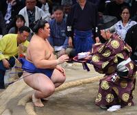 　王鵬を下し、懸賞金を手にする大の里