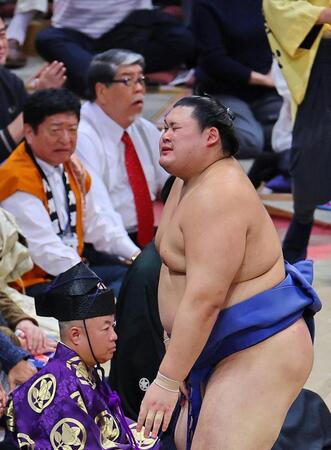 　琴桜に敗れ悔しがる大の里