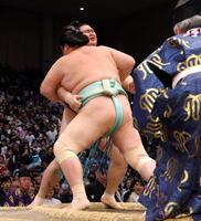 　琴桜に寄り切りで敗れる大の里（撮影・山口登）