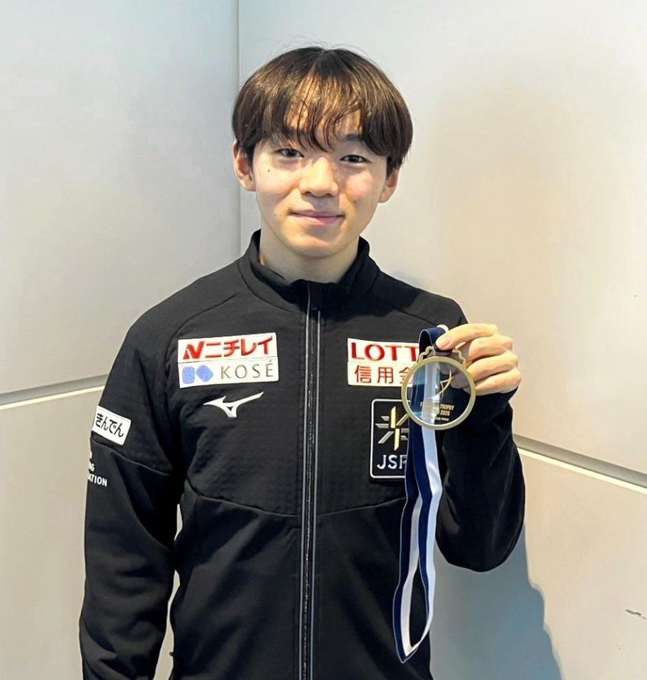 　フィンランディア杯から羽田空港に帰国した鍵山優真