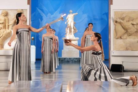 ミラノ五輪、聖火の採火式開催 悪天候影響で屋内実施