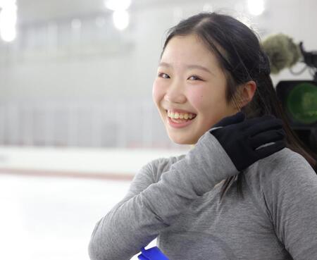 　練習を終え笑顔を見せる中井亜美（撮影・吉澤敬太）