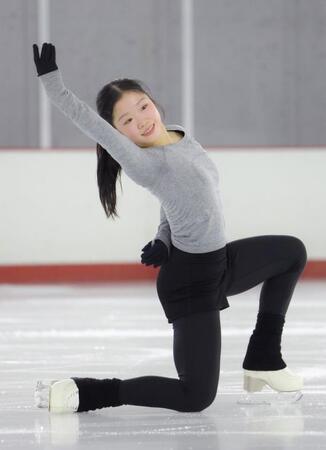 　明るい表情で練習する中井亜美（撮影・吉澤敬太）