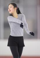 　丹念に練習する中井亜美（撮影・吉澤敬太）