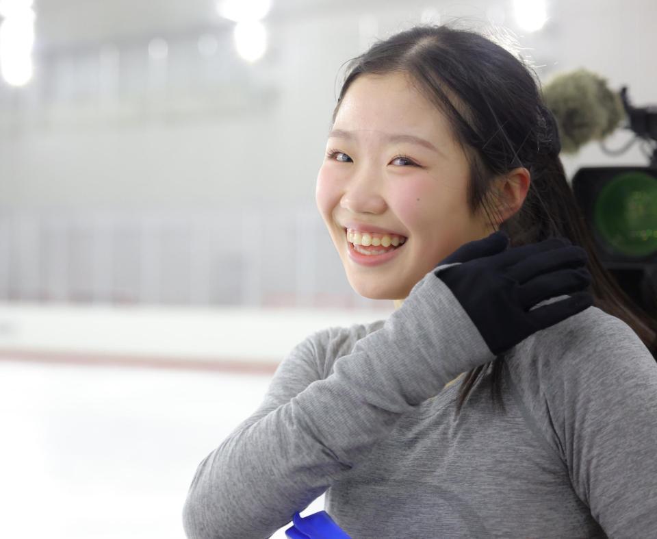 　練習を終え笑顔を見せる中井亜美（撮影・吉澤敬太）