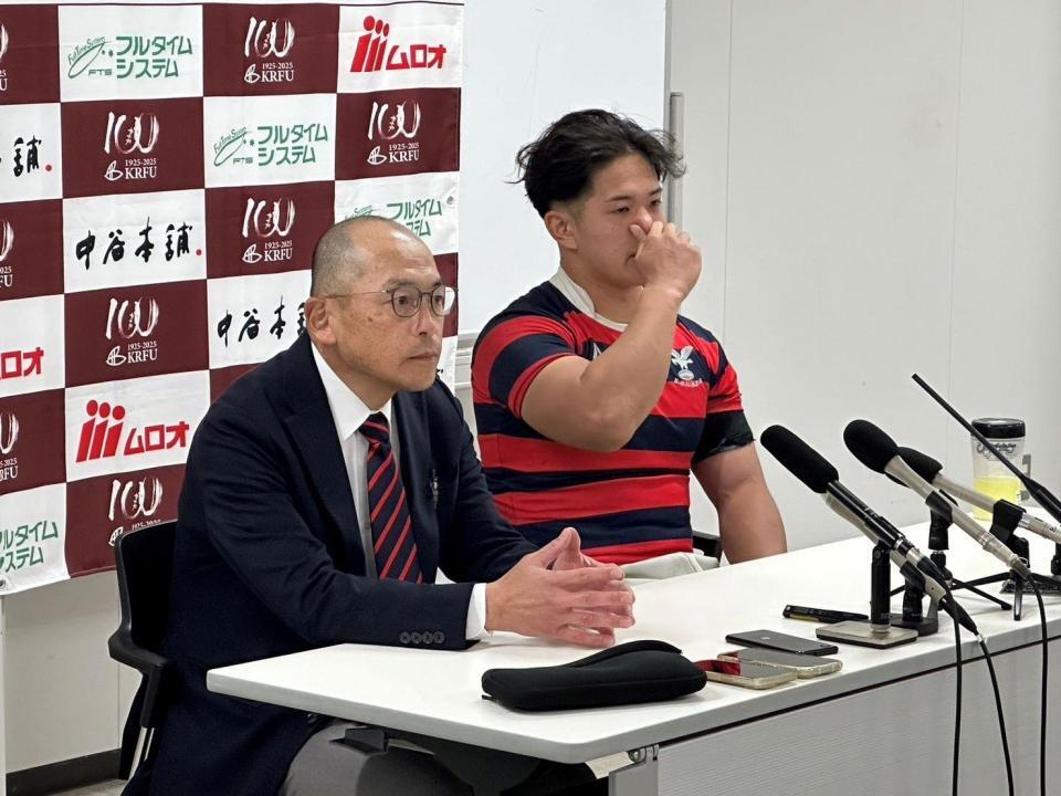 　会見する京産大・広瀬佳司監督と伊藤森心主将