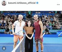 　試合前にアルカラス（右）、ルード（左）と。石川佳純さんのインスタグラム＠ｋａｓｕｍｉ．ｉｓｈｉｋａｗａ＿ｏｆｆｉｃｉａｌより