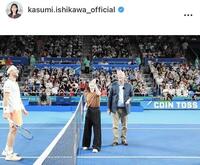 　フライングのコイントスに会場が和む。左はルード。石川佳純さんのインスタグラム＠ｋａｓｕｍｉ．ｉｓｈｉｋａｗａ＿ｏｆｆｉｃｉａｌ（９月３０日付）より