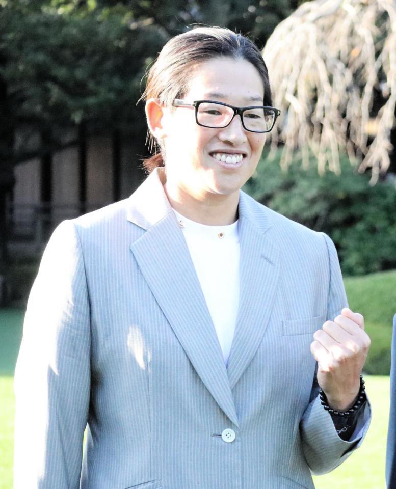 　ＪＤリーグの表彰式に出席した上野