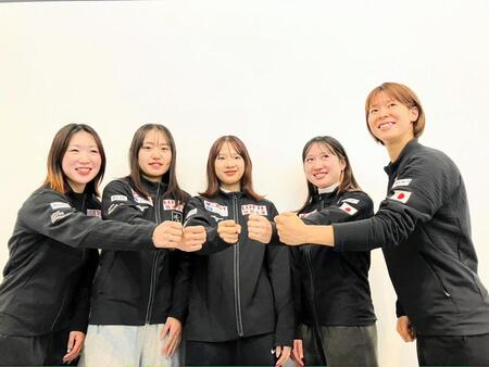 　帰国した（左から）黒川、金井、中島、渡辺、平井