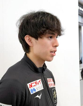 　取材に応じるスピードスケート・ショートトラック男子の宮田将吾