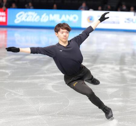 　入念に練習する鍵山優真（撮影・吉澤敬太）