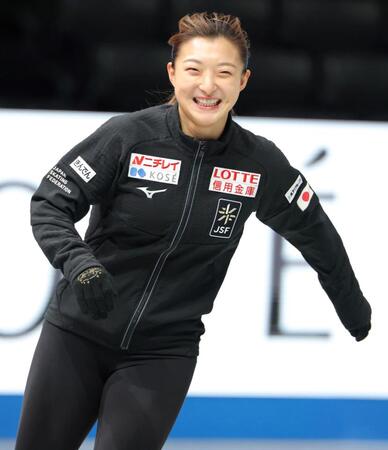 　笑顔で滑る坂本花織（撮影・吉澤敬太）