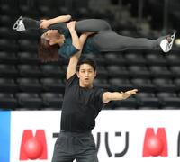 　練習する三浦璃来＆木原龍一組（撮影・吉澤敬太）