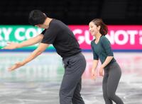 　三浦璃来（右）にコースを譲る木原龍一（撮影・吉澤敬太）