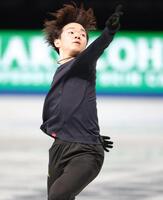 　入念に練習する鍵山優真（撮影・吉澤敬太）