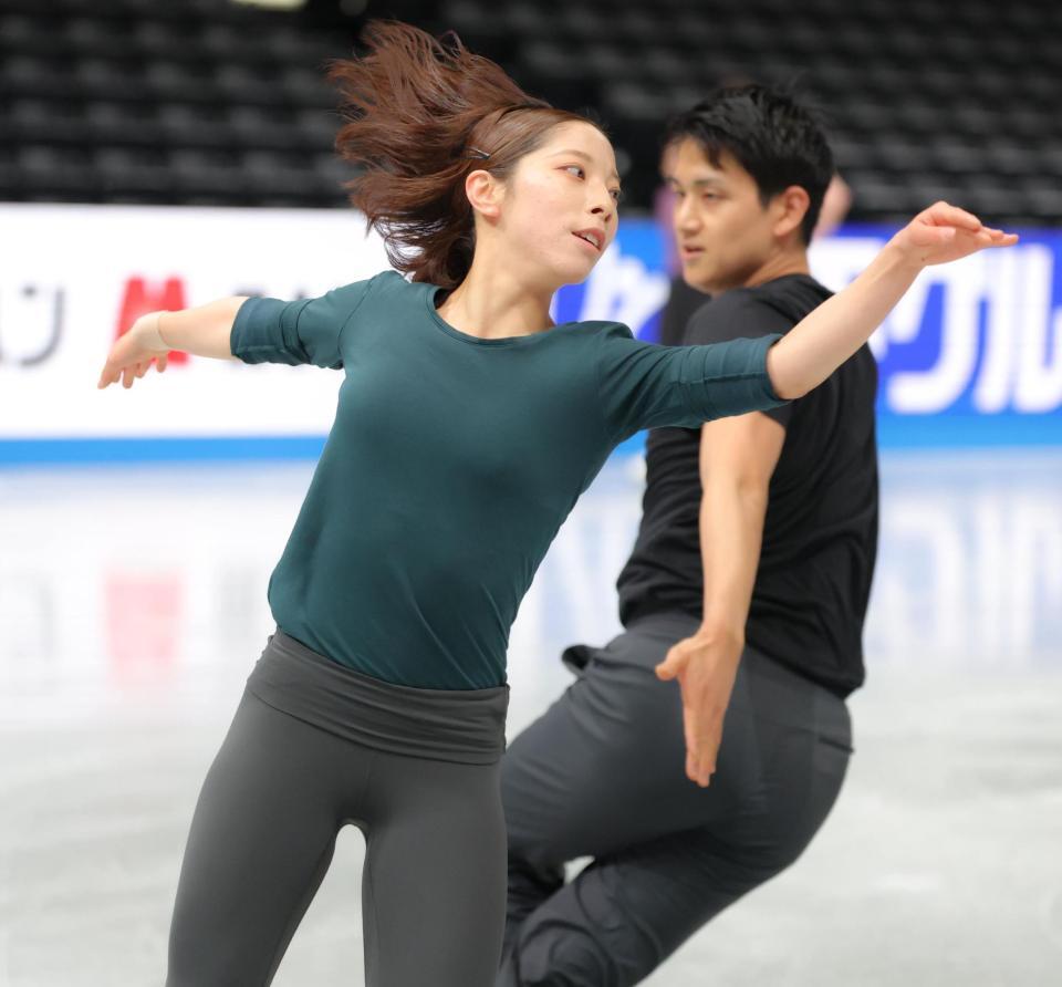 　軽やかな動きを見せる三浦璃来＆木原龍一組（撮影・吉澤敬太）