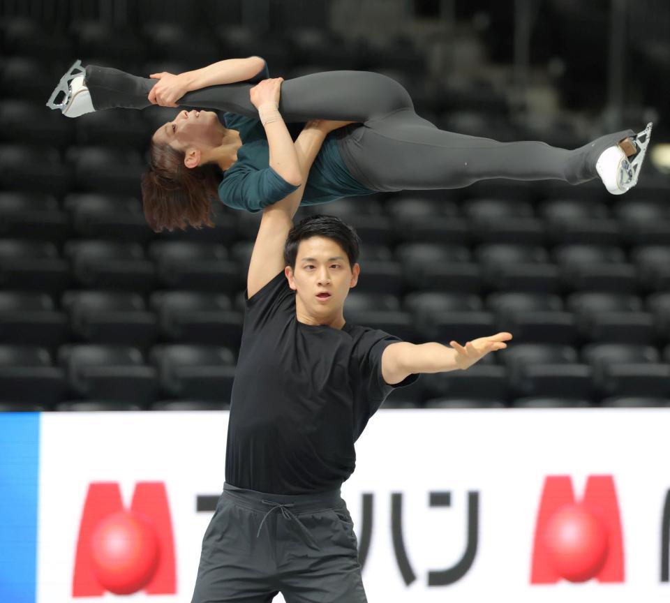 　練習する三浦璃来＆木原龍一組（撮影・吉澤敬太）