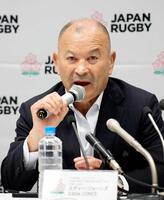 　ラグビーＷ杯オーストラリア大会１次リーグの対戦相手が決まり、記者会見する日本代表のジョーンズ・ヘッドコーチ