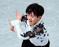 　演技する鍵山優真